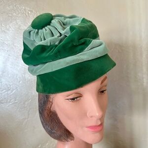 QUIRKY 1960's TWO-TONE GREEN VELOUR FLEXIBLE HAT WITH BUTTON AT TOP